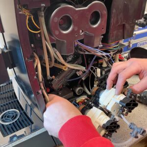 Reparatur eines Kaffeevollautomaten